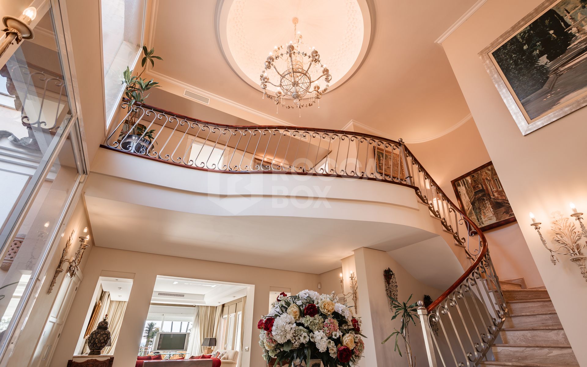 Villa for sale in Hacienda Beach, Estepona East