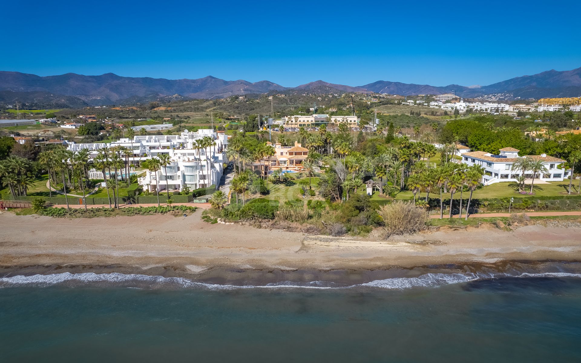 Villa for sale in Hacienda Beach, Estepona East