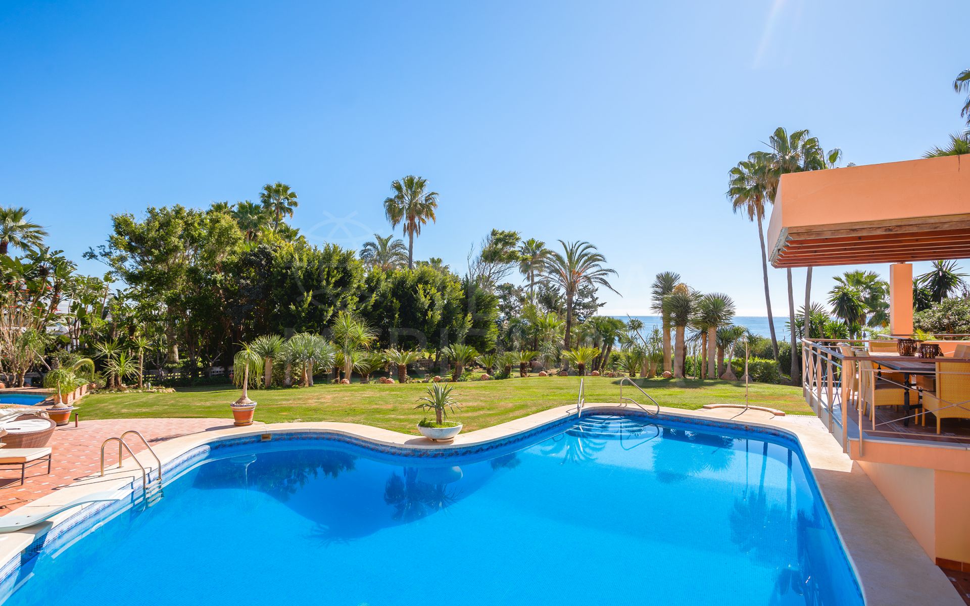 Villa in Hacienda Beach, Estepona