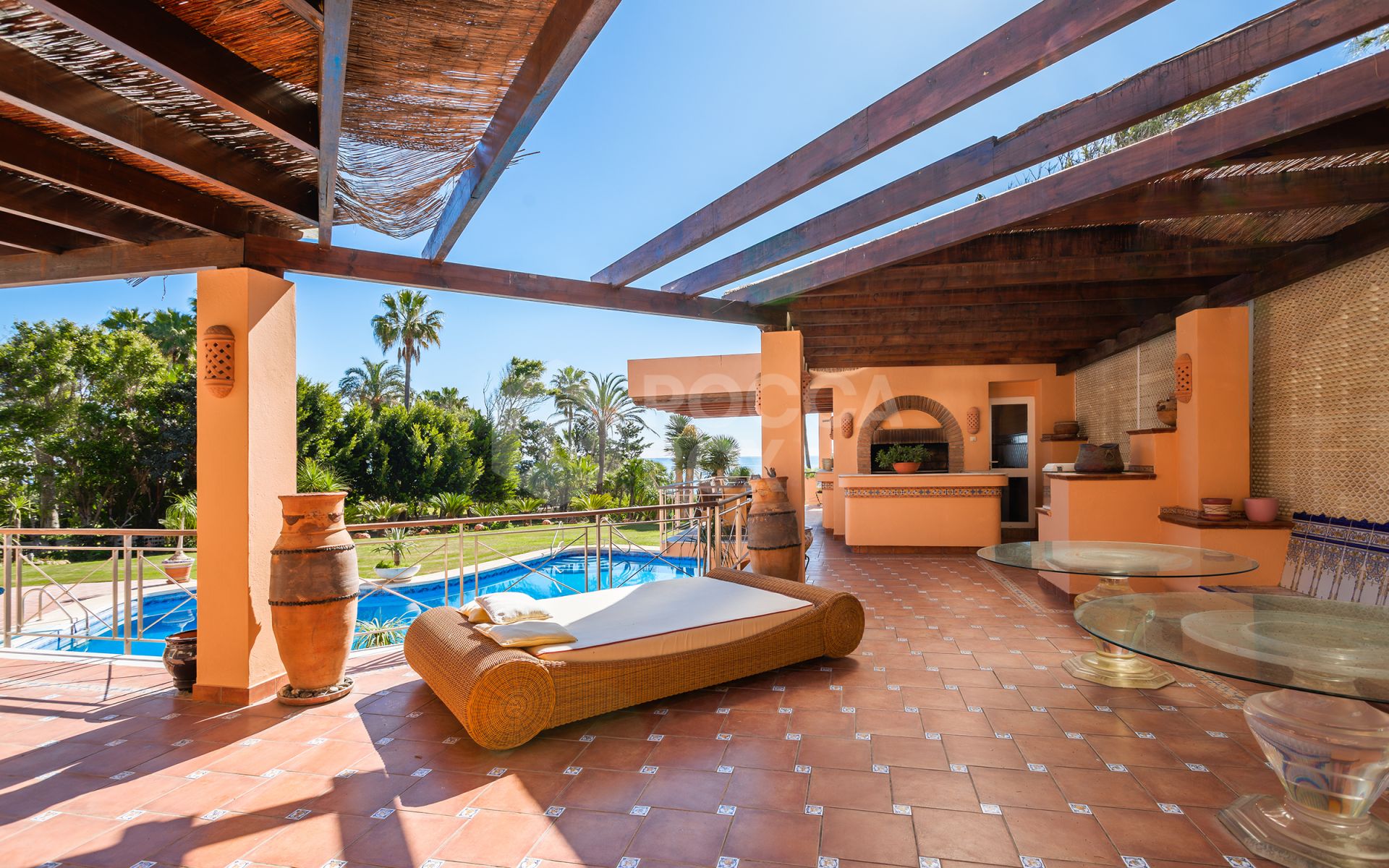 Villa for sale in Hacienda Beach, Estepona East