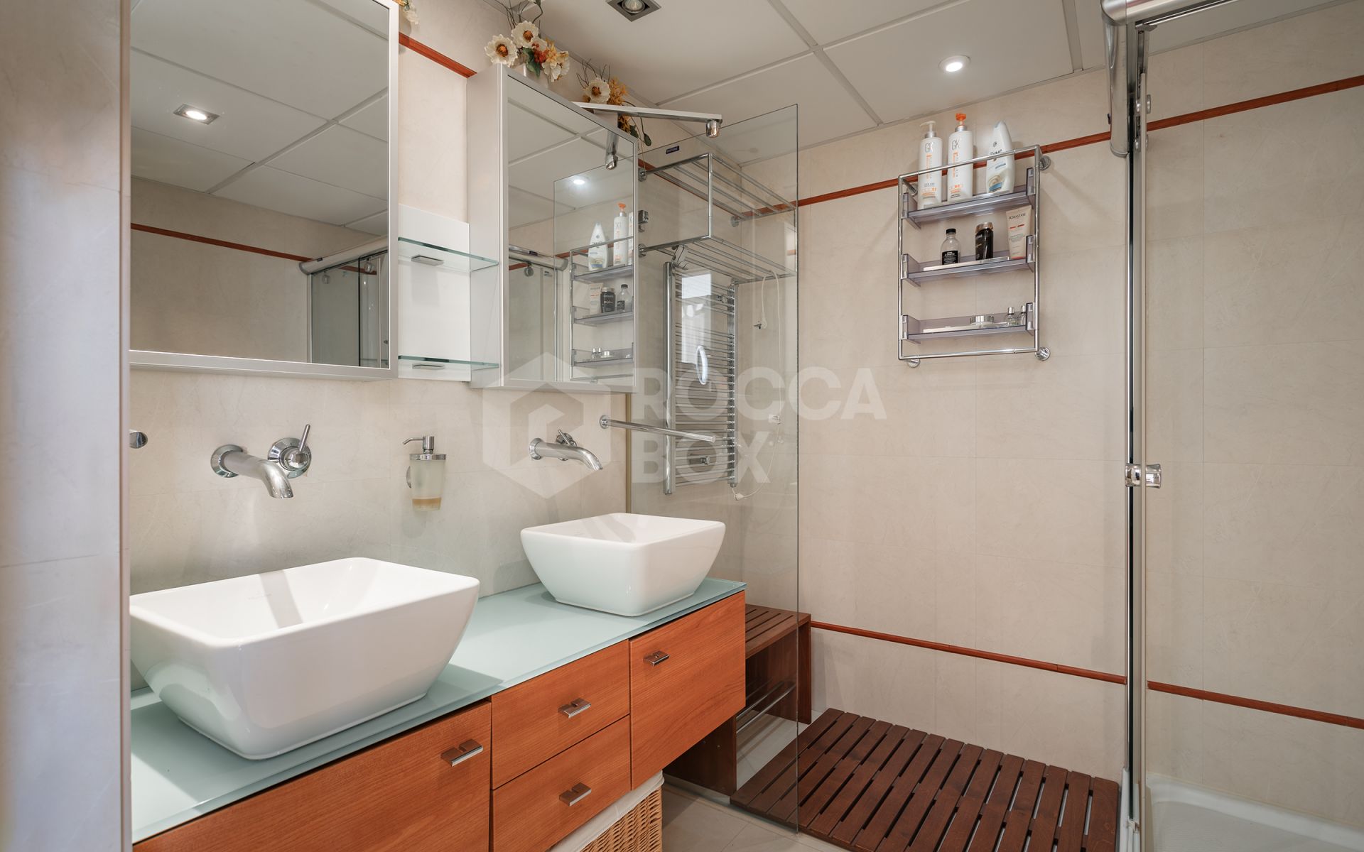 Villa for sale in Hacienda Beach, Estepona East