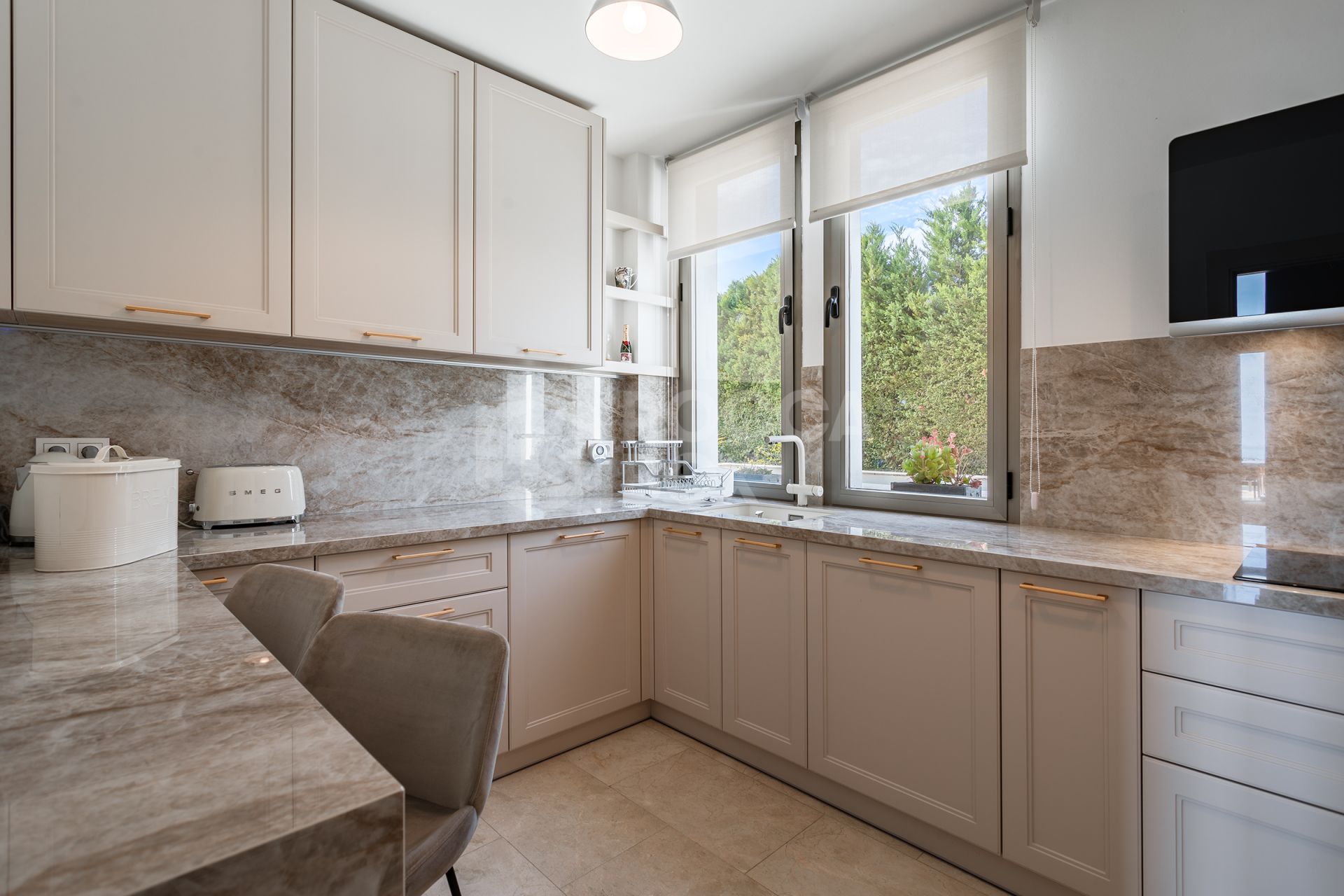 Semi-detached house with open views in Marbella Views, Benahavís