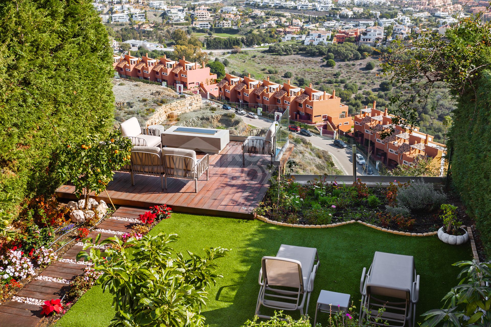 Semi-detached house with open views in Marbella Views, Benahavís