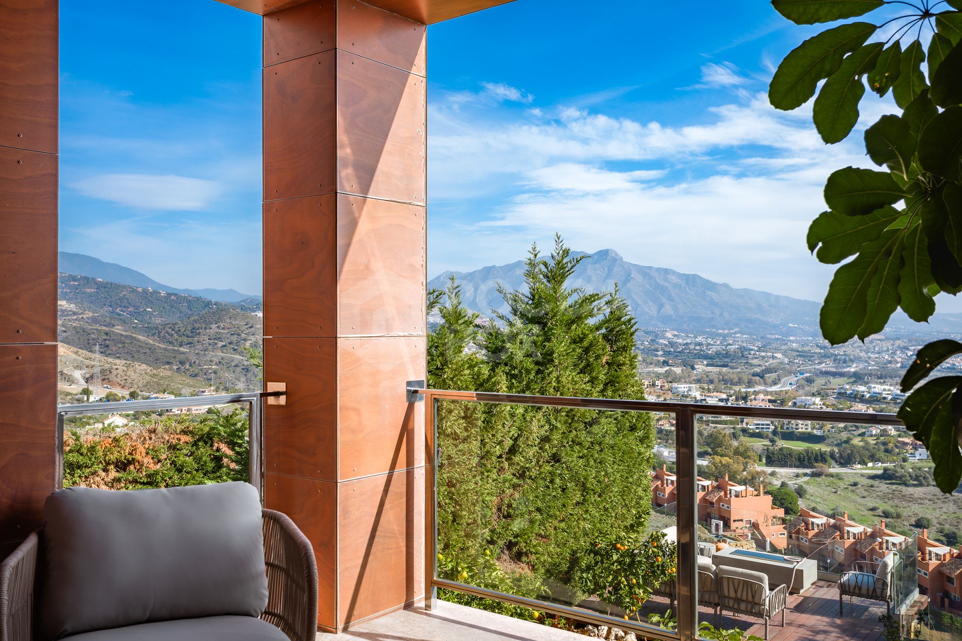 Semi-detached house with open views in Marbella Views, Benahavís