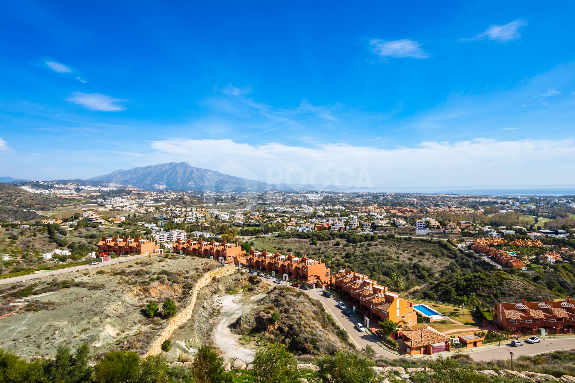 Semi-detached house with open views in Marbella Views, Benahavís