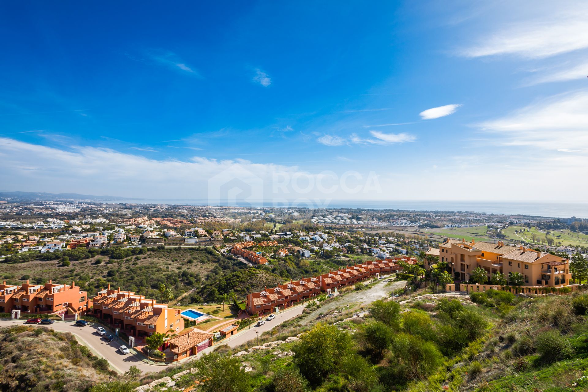 Semi-detached house with open views in Marbella Views, Benahavís