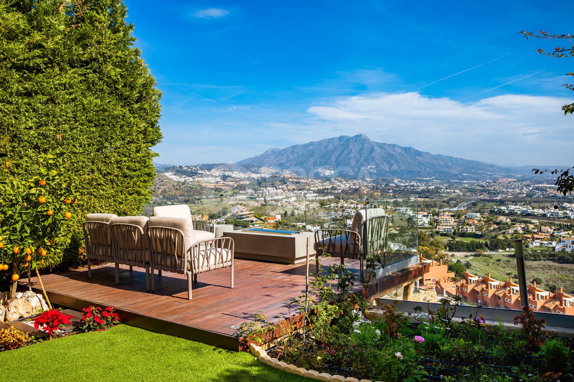 Semi-detached house with open views in Marbella Views, Benahavís