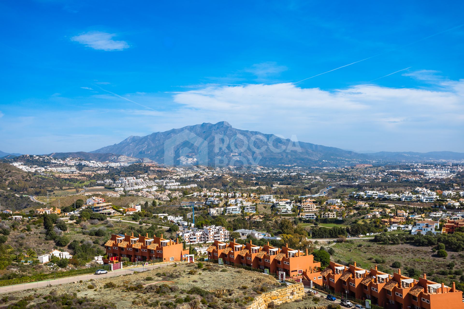 Semi-detached house with open views in Marbella Views, Benahavís