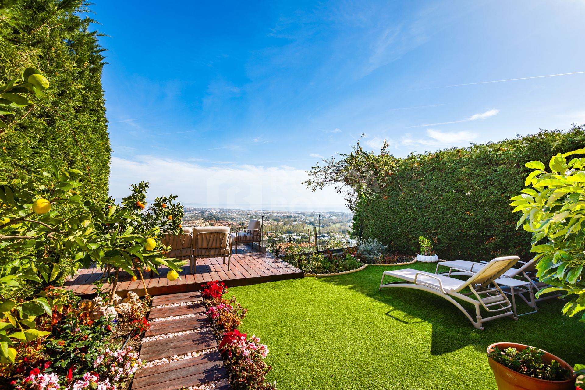 Semi-detached house with open views in Marbella Views, Benahavís