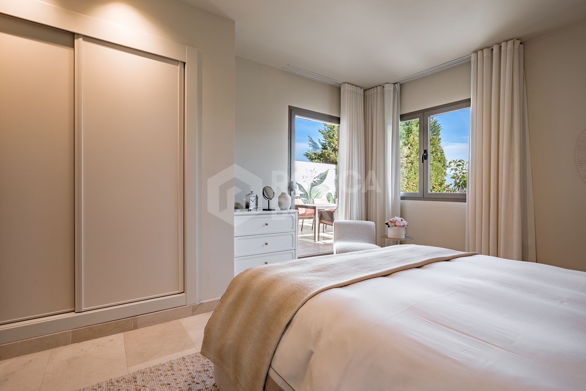 Semi-detached house with open views in Marbella Views, Benahavís