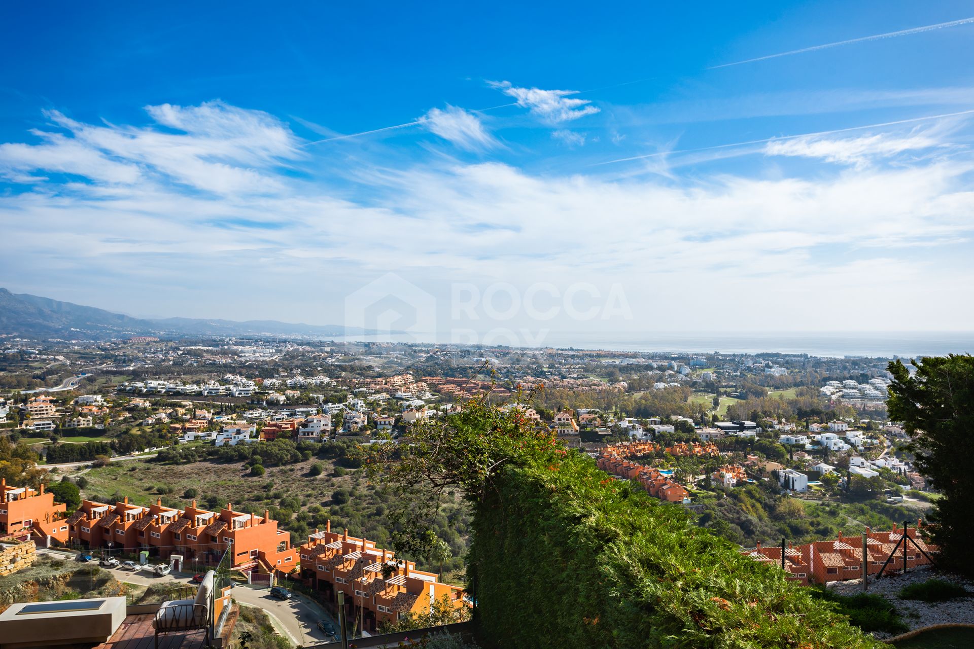 Semi-detached house with open views in Marbella Views, Benahavís