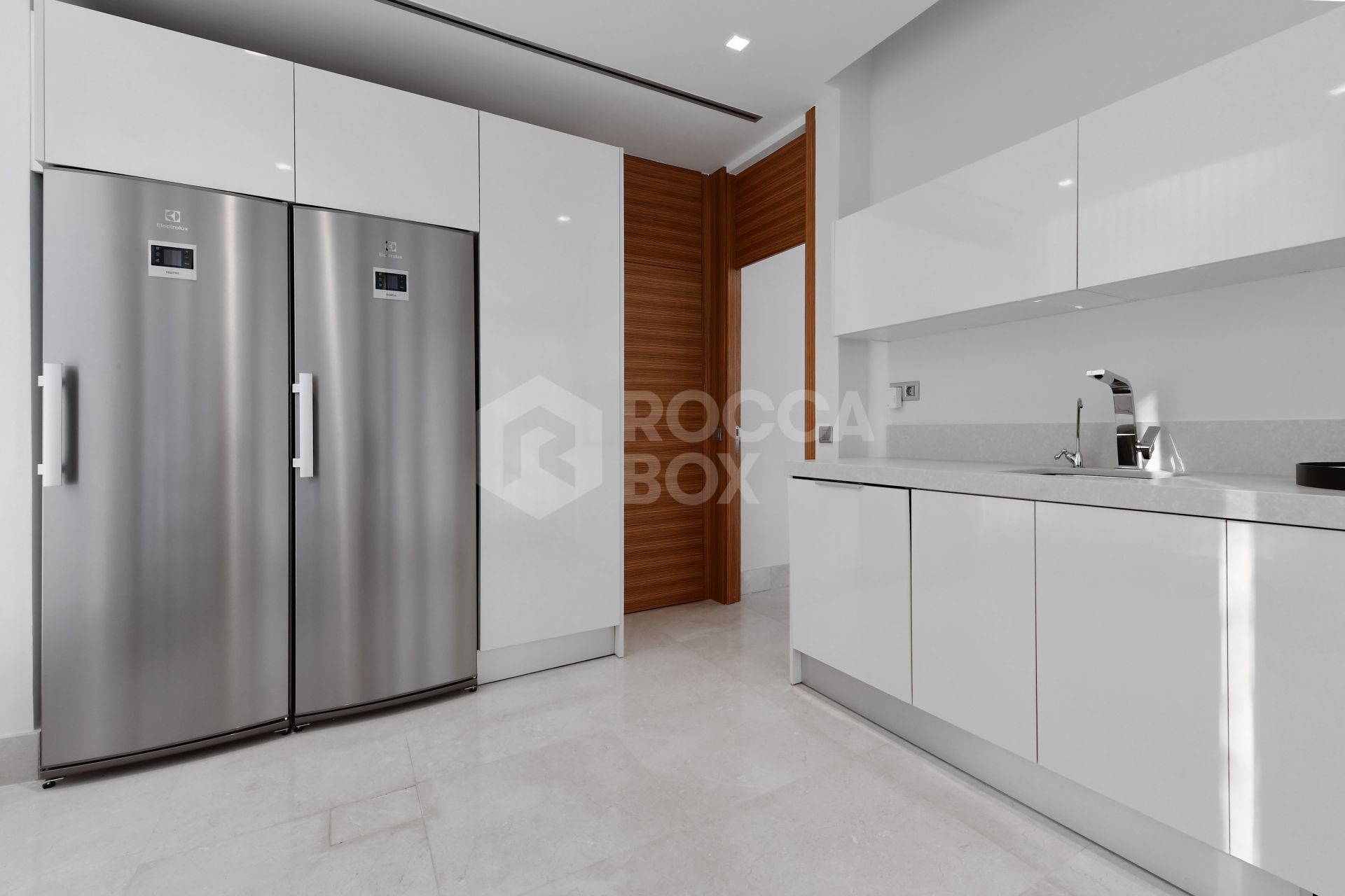 Fully renovated villa with panoramic mountain views situated next to Los Naranjos