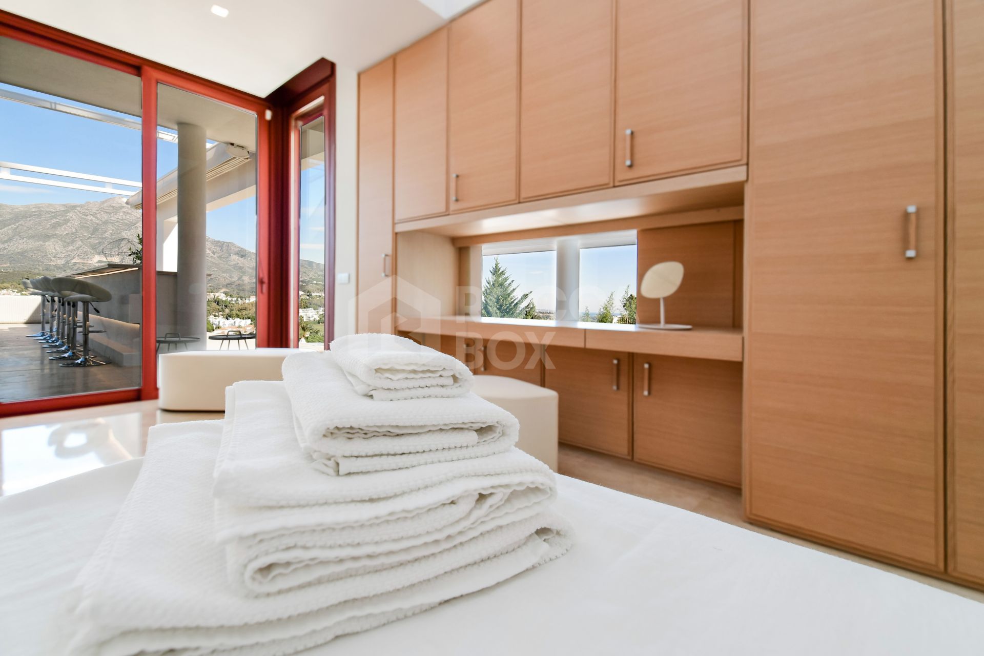 Fully renovated villa with panoramic mountain views situated next to Los Naranjos