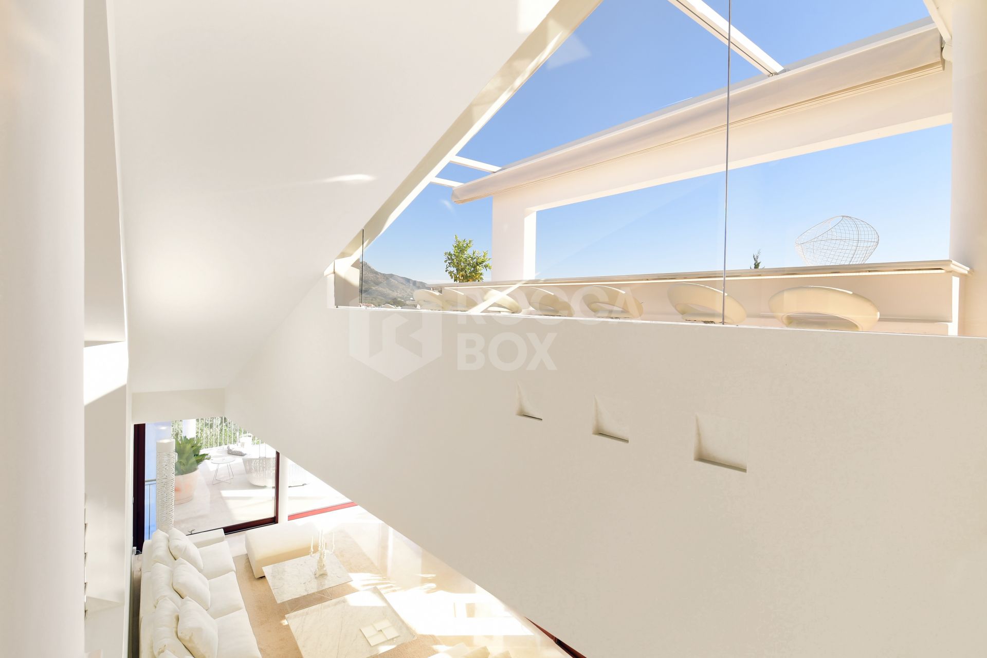 Fully renovated villa with panoramic mountain views situated next to Los Naranjos