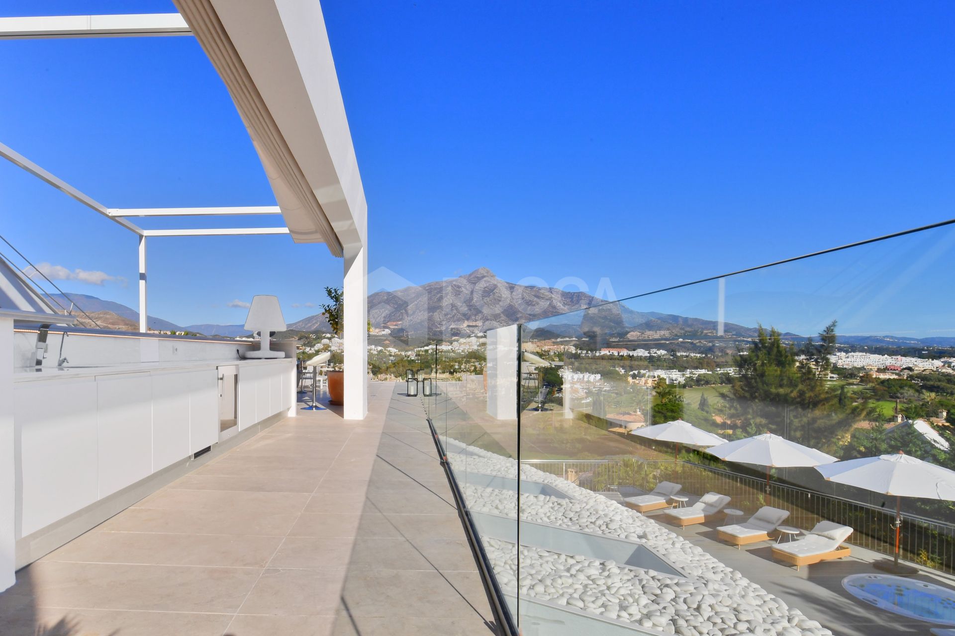 Fully renovated villa with panoramic mountain views situated next to Los Naranjos