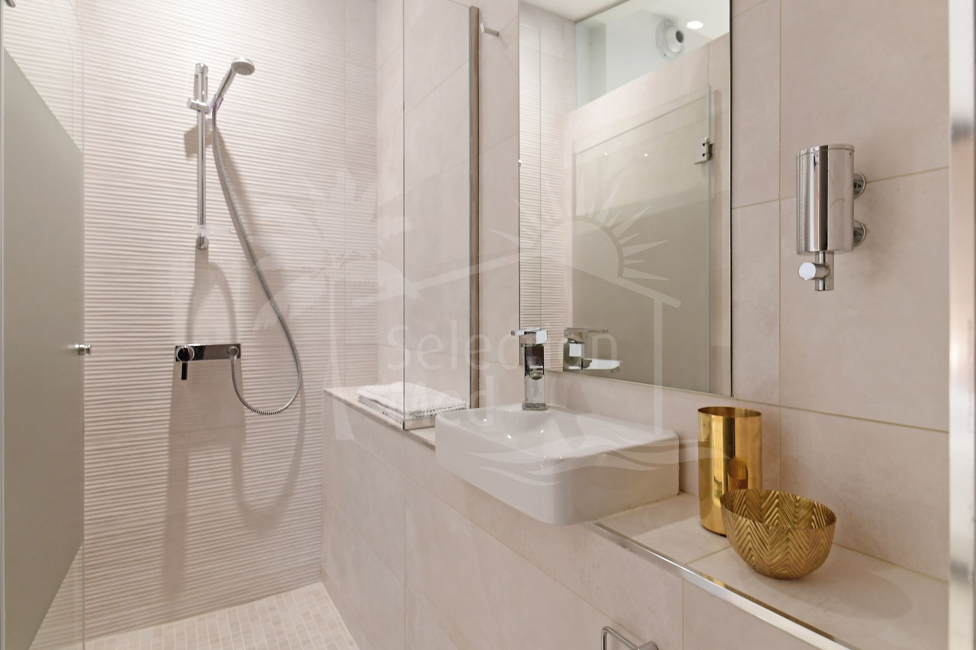 Villa totalmente renovada con vistas panorámicas a la montaña junto a Los Naranjos