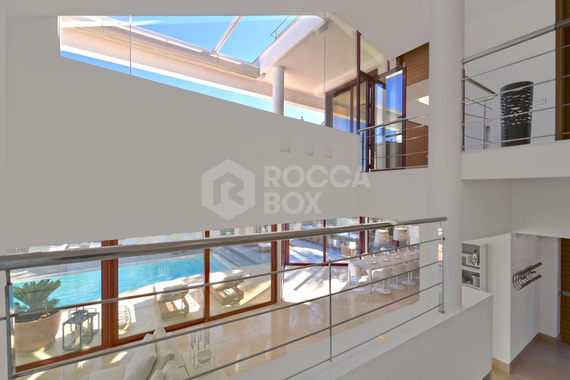 Fully renovated villa with panoramic mountain views situated next to Los Naranjos