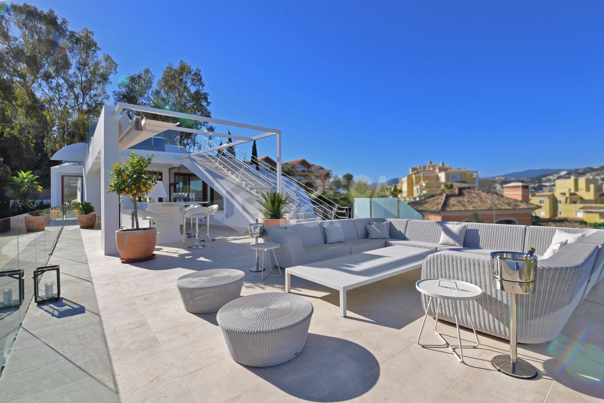 Fully renovated villa with panoramic mountain views situated next to Los Naranjos