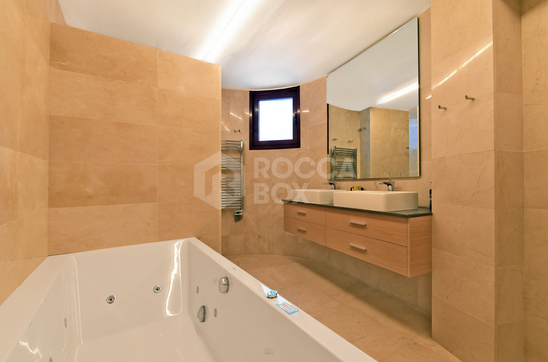 Fully renovated villa with panoramic mountain views situated next to Los Naranjos