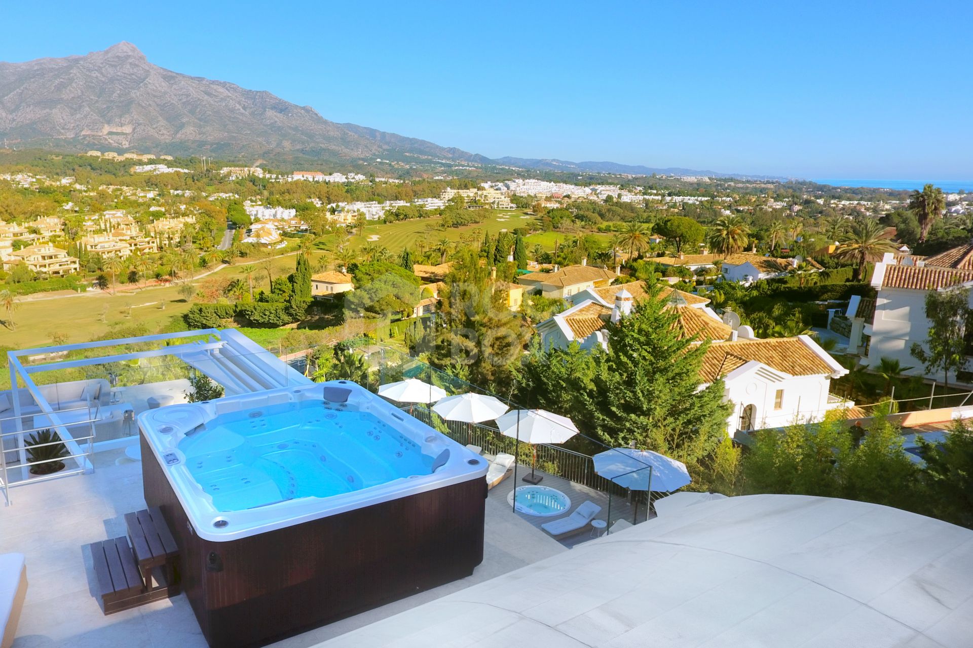Fully renovated villa with panoramic mountain views situated next to Los Naranjos
