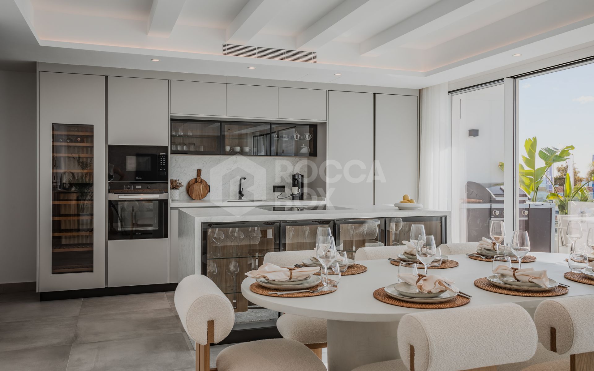 Bright and spacious fully renovated frontline duplex penthouse with panoramic views over the marina