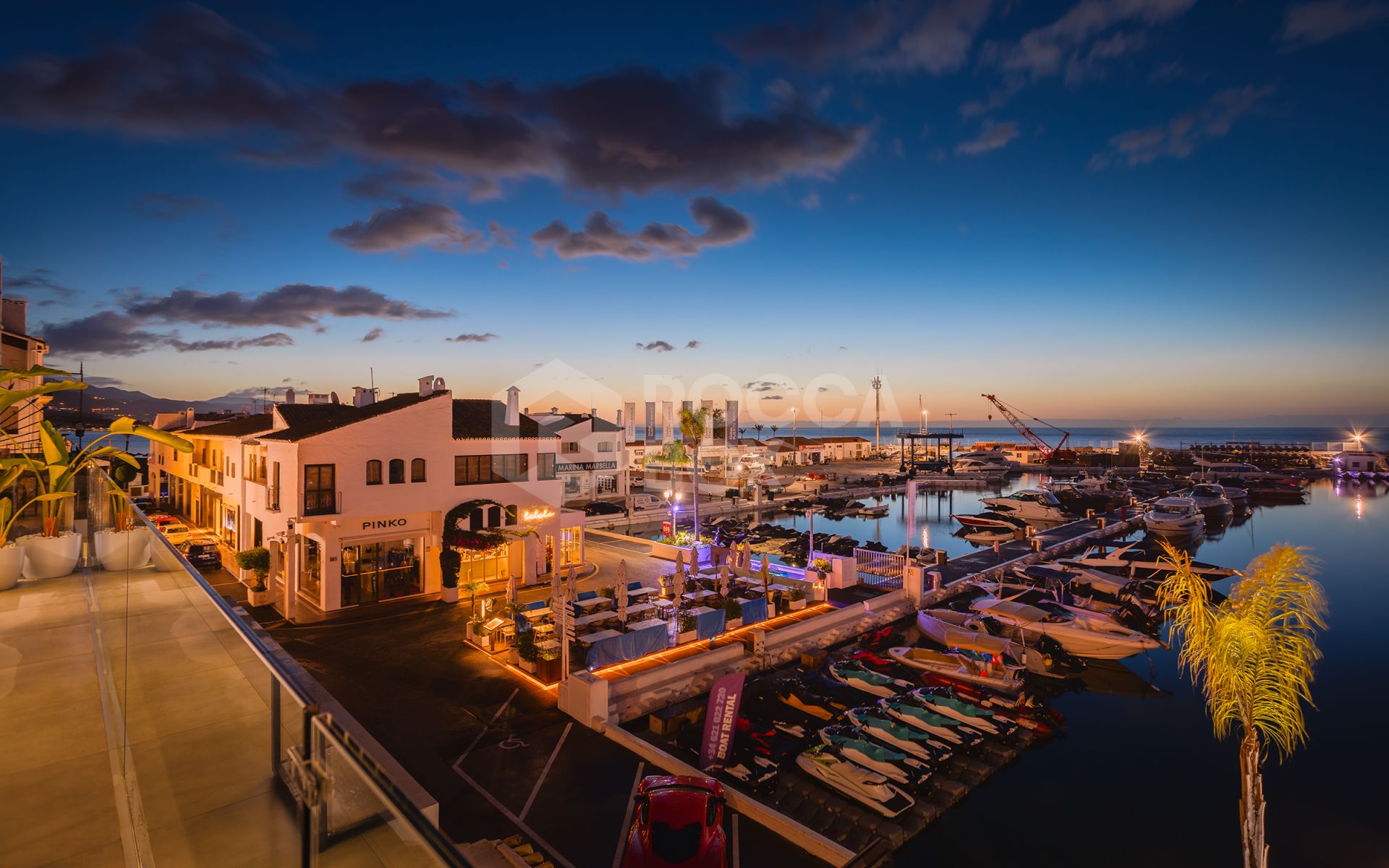 Bright and spacious fully renovated frontline duplex penthouse with panoramic views over the marina