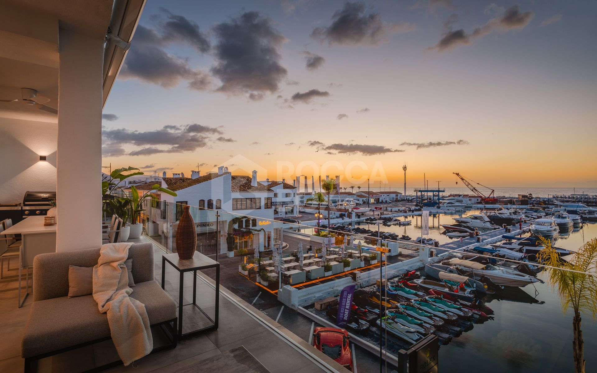 Bright and spacious fully renovated frontline duplex penthouse with panoramic views over the marina