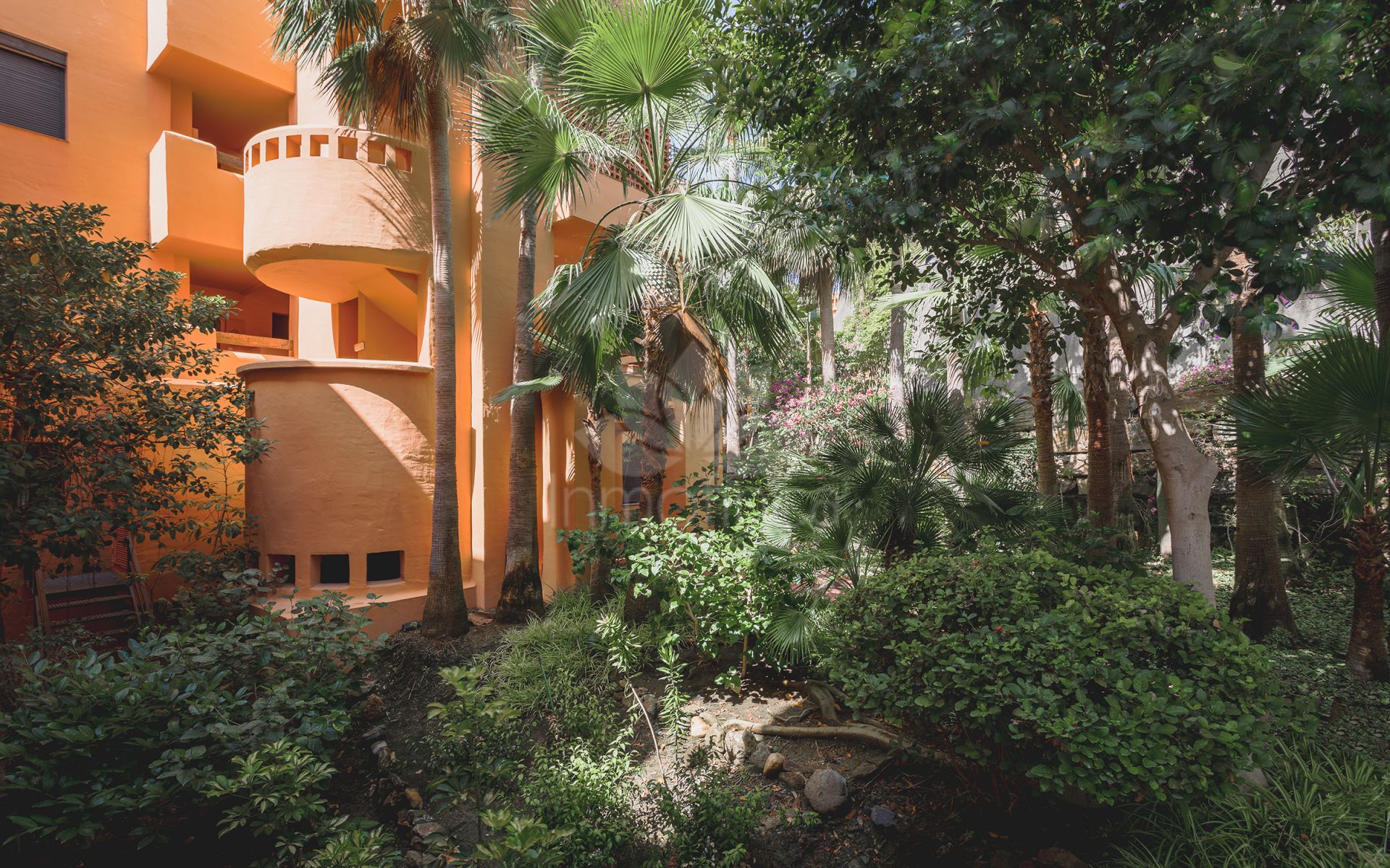 Apartamento en Cumbres de Los Almendros, Benahavis