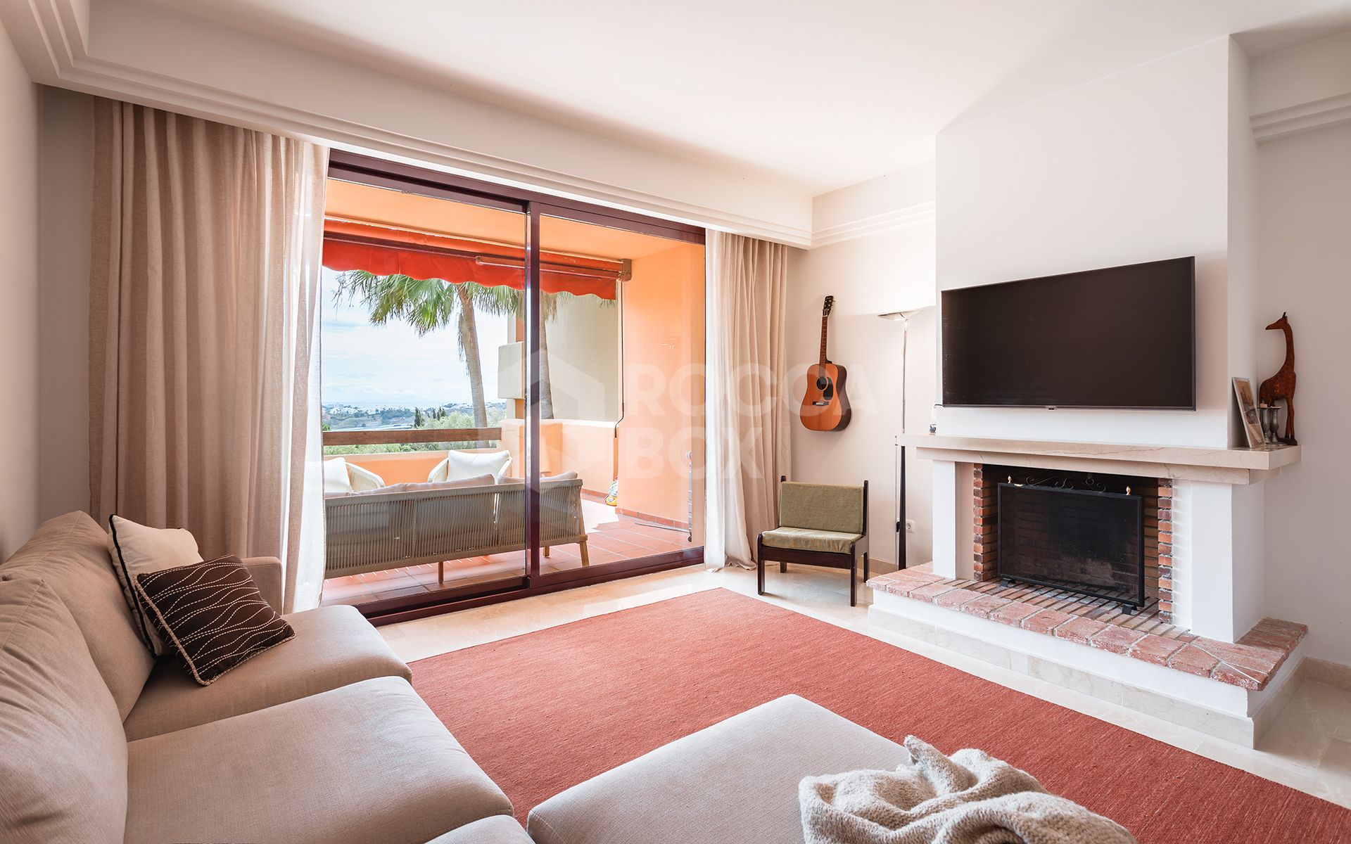 Elegant 2-Bedroom apartment with Panoramic Sea Views in Cumbres de Los Almendros, Benahavís