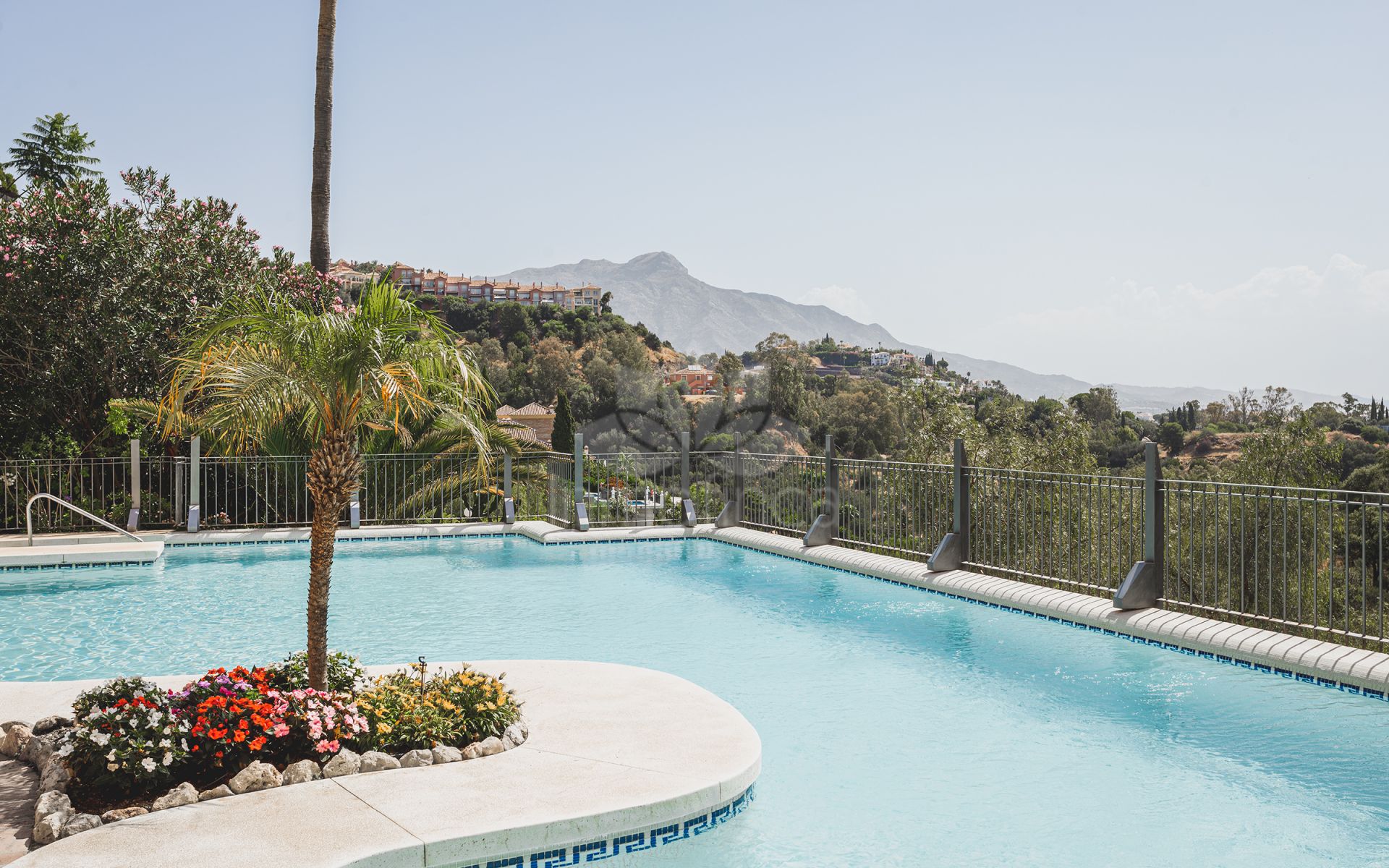 Apartamento en Cumbres de Los Almendros, Benahavis