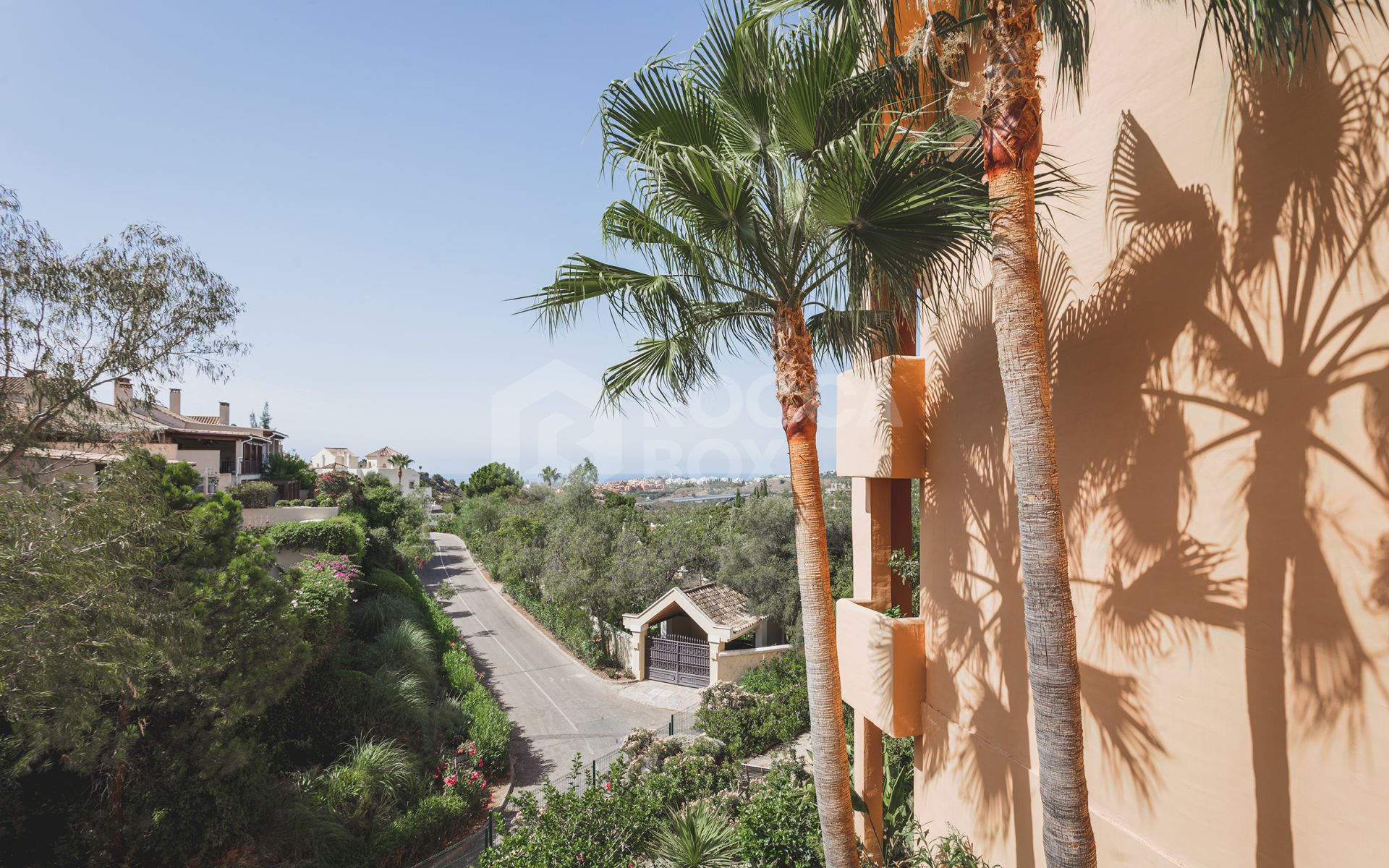 Elegant 2-Bedroom apartment with Panoramic Sea Views in Cumbres de Los Almendros, Benahavís
