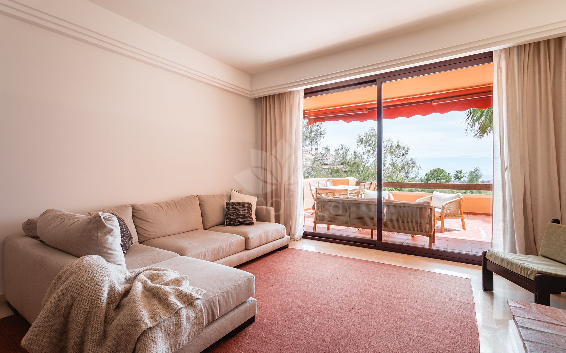 Apartamento en Cumbres de Los Almendros, Benahavis