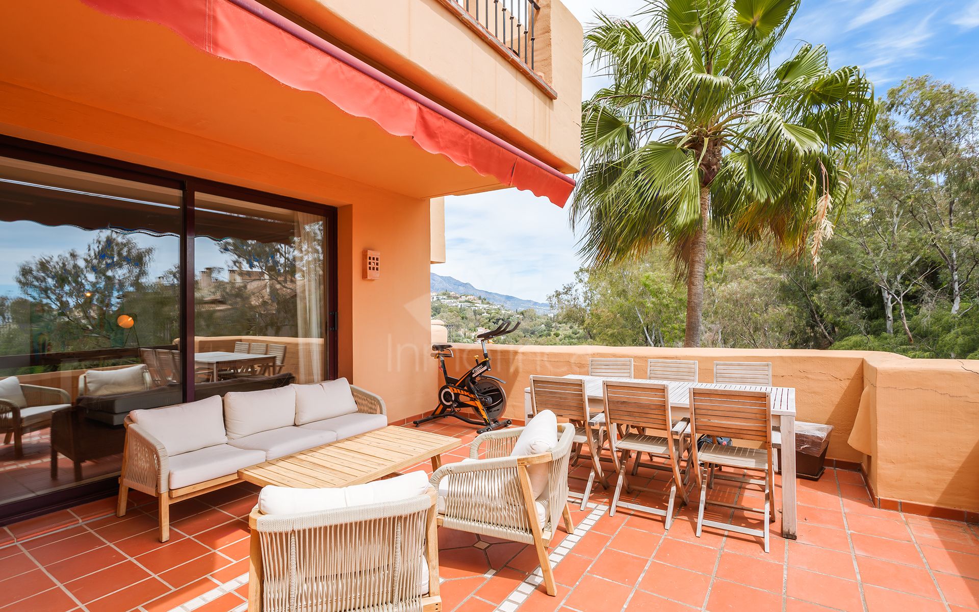 Apartamento en Cumbres de Los Almendros, Benahavis