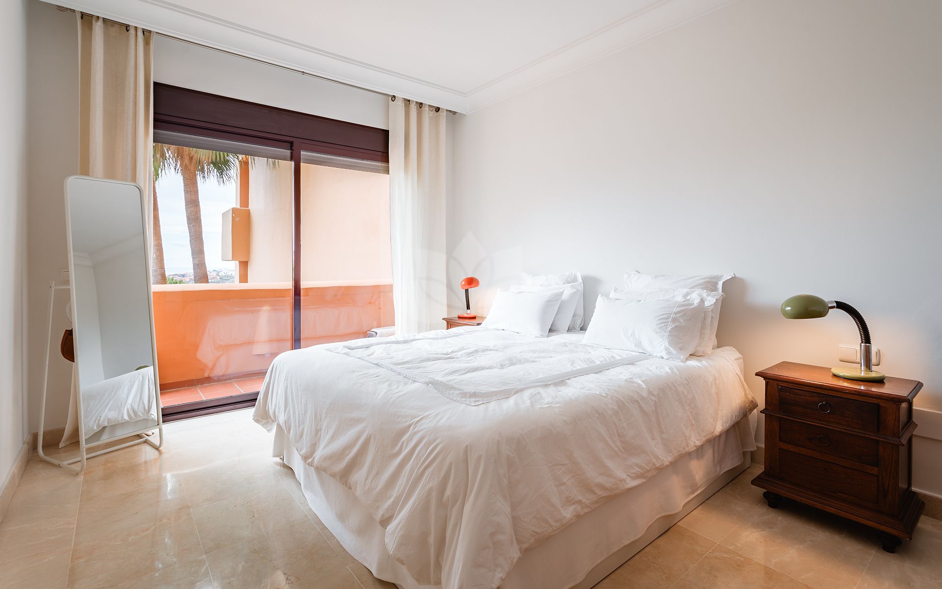 Apartamento en Cumbres de Los Almendros, Benahavis