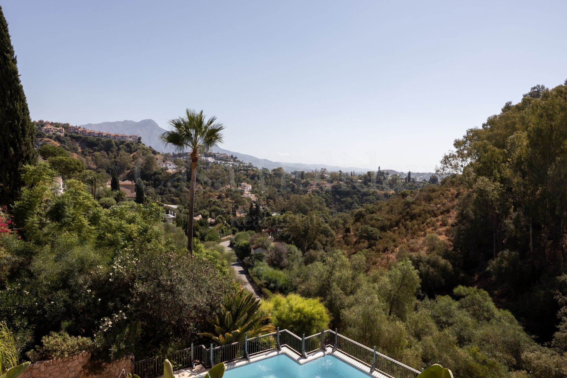 Apartment in Cumbres de Los Almendros, Benahavis