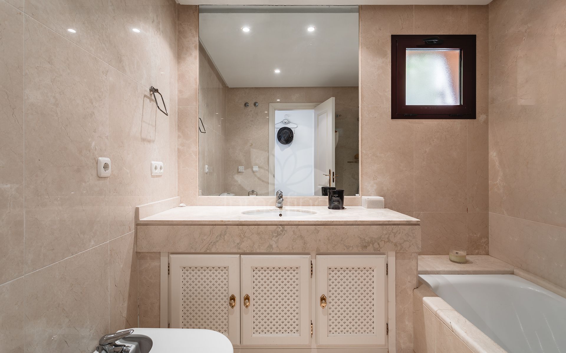 Apartamento en Cumbres de Los Almendros, Benahavis