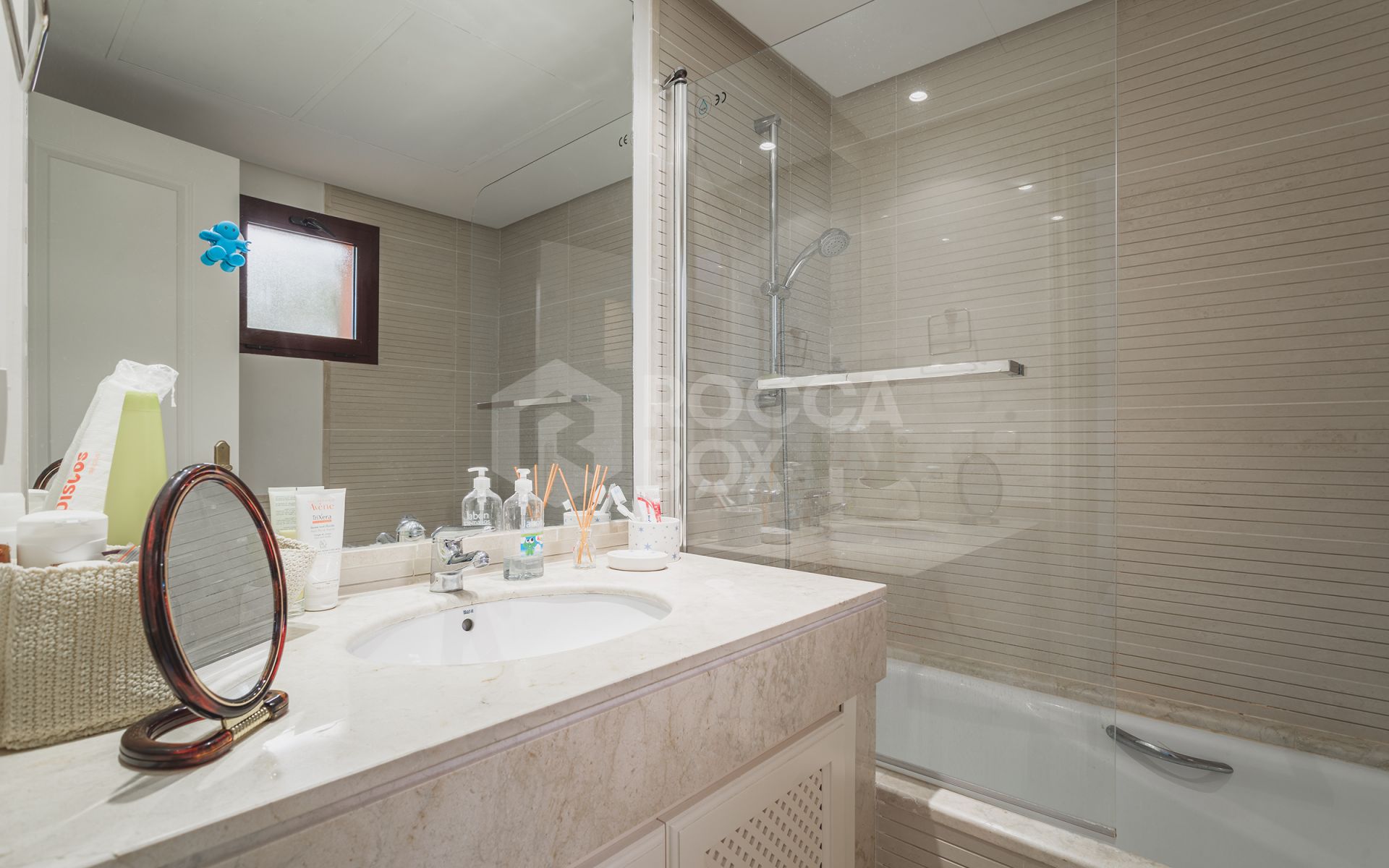 Elegant 2-Bedroom apartment with Panoramic Sea Views in Cumbres de Los Almendros, Benahavís