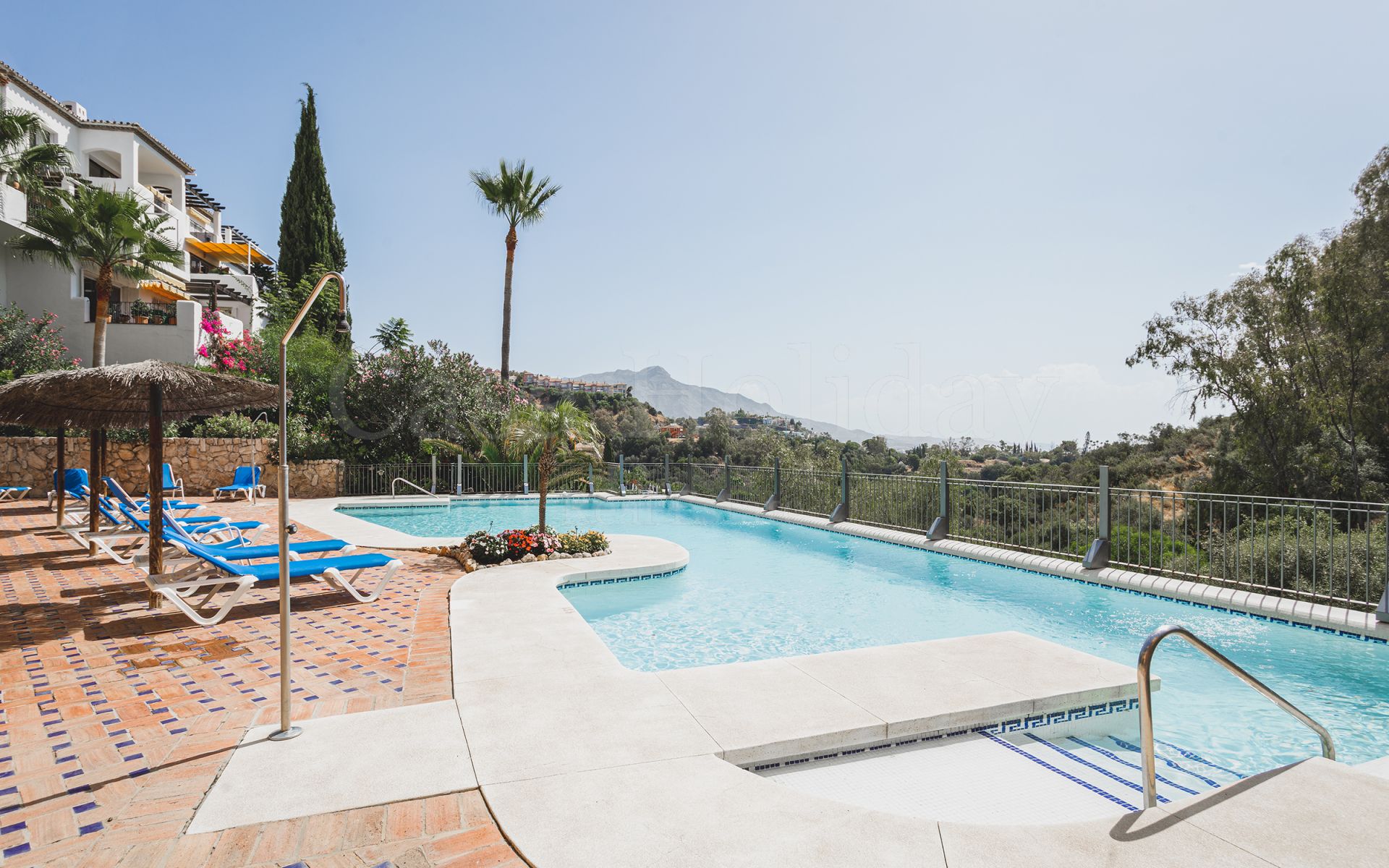 Apartment in Cumbres de Los Almendros, Benahavis