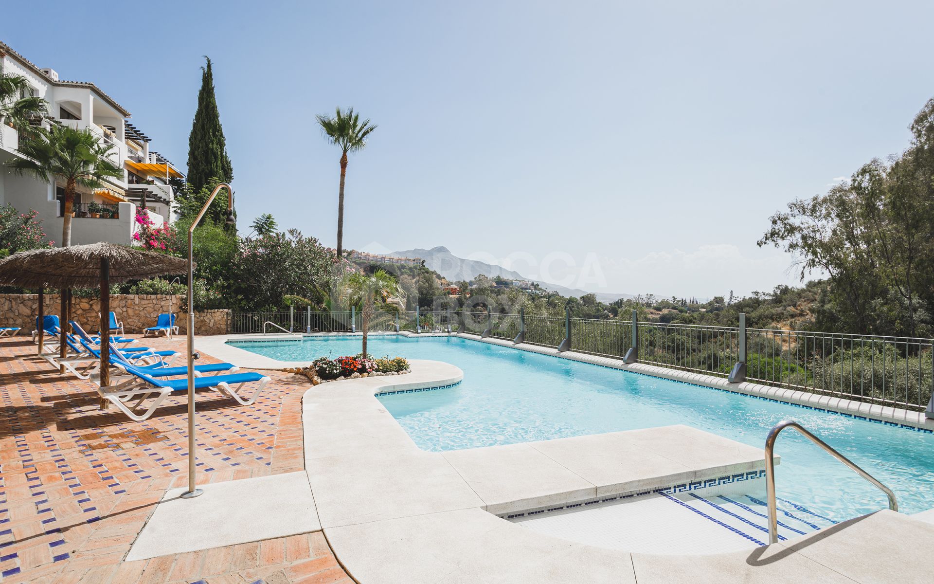 Elegant 2-Bedroom apartment with Panoramic Sea Views in Cumbres de Los Almendros, Benahavís