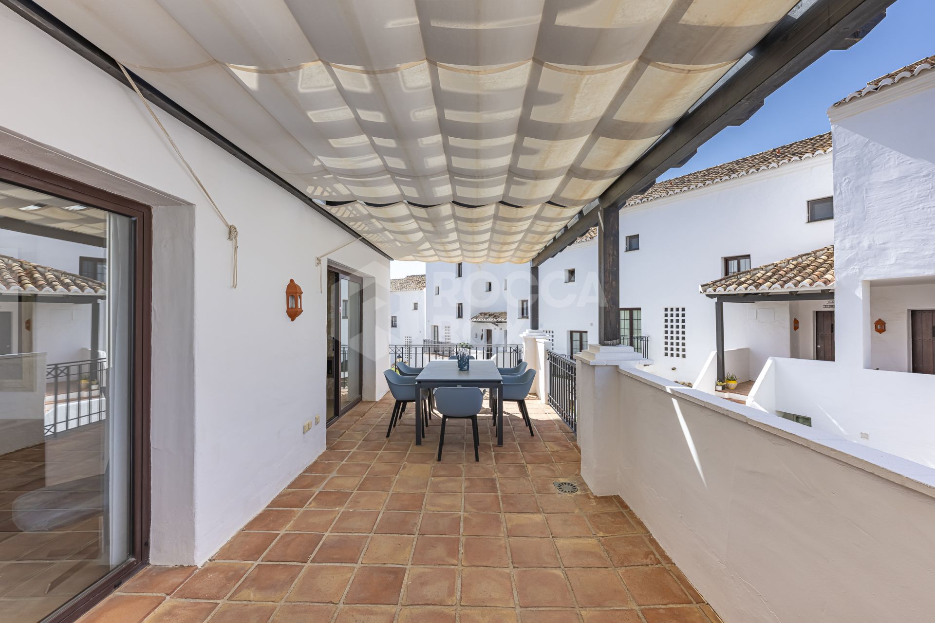 Mediterranean style south-facing triplex located in a gated community in Altos de Los Monteros, East Marbella