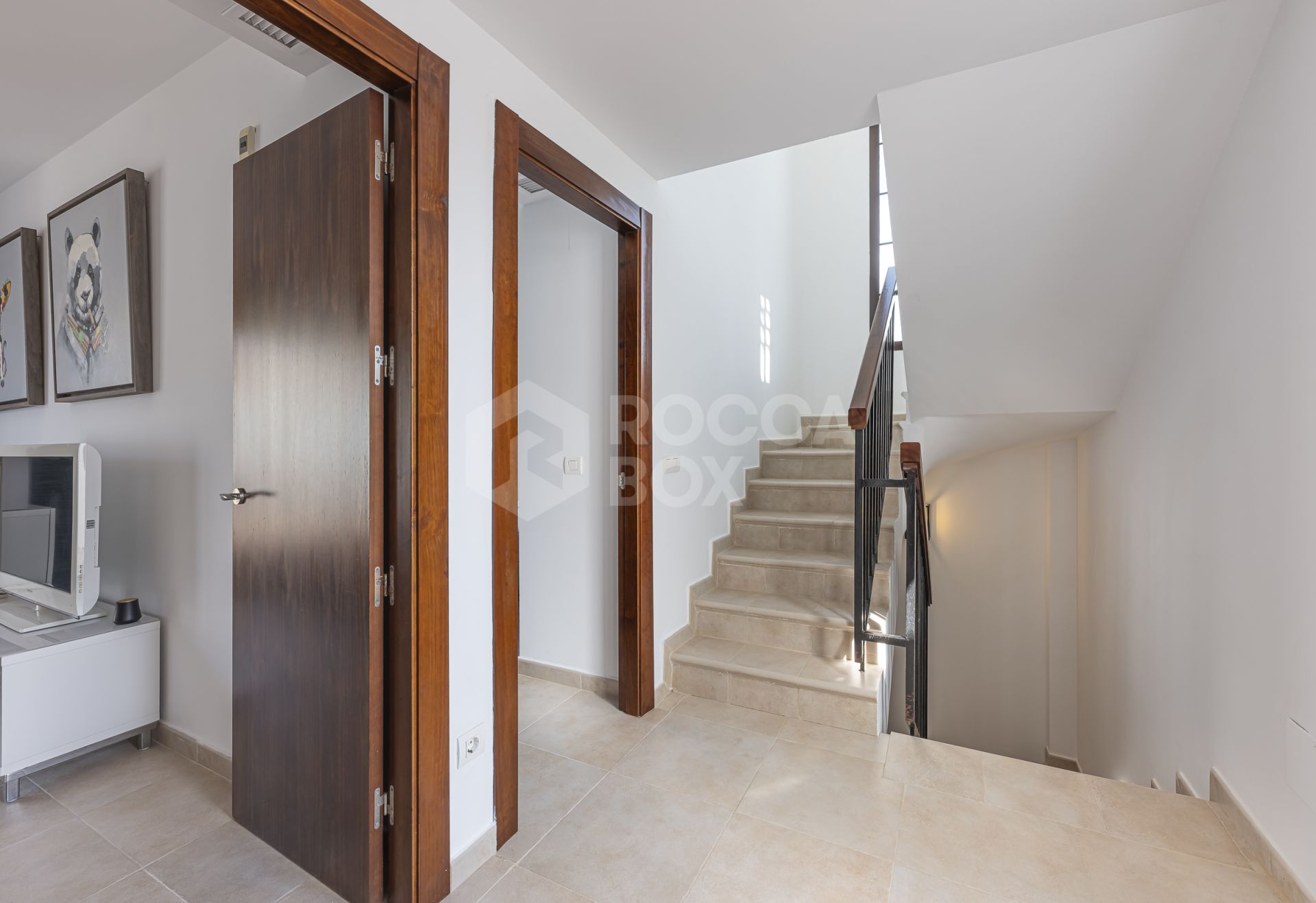 Mediterranean style south-facing triplex located in a gated community in Altos de Los Monteros, East Marbella