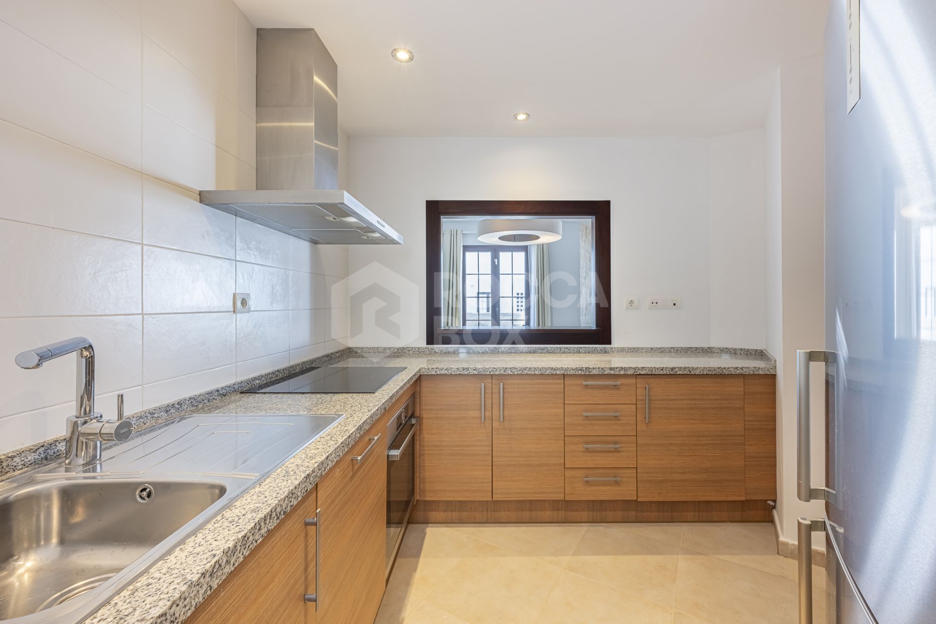 Mediterranean style south-facing triplex located in a gated community in Altos de Los Monteros, East Marbella