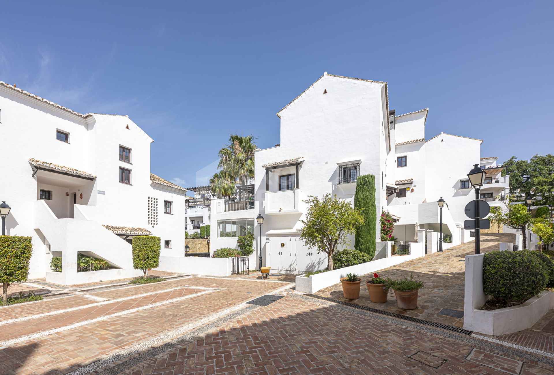 Mediterranean style south-facing triplex located in a gated community in Altos de Los Monteros, East Marbella