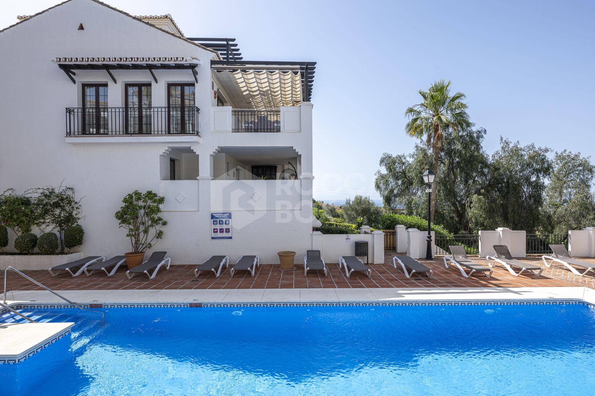 Mediterranean style south-facing triplex located in a gated community in Altos de Los Monteros, East Marbella