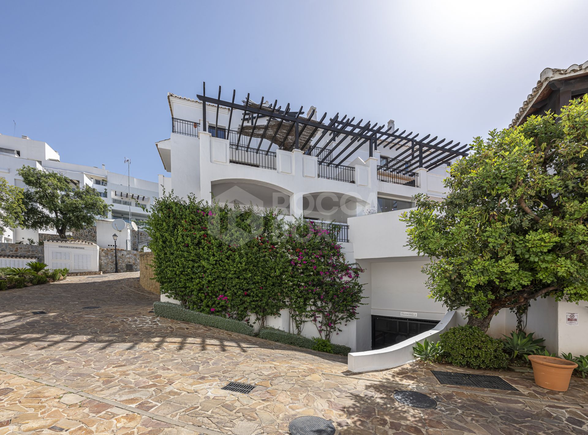 Mediterranean style south-facing triplex located in a gated community in Altos de Los Monteros, East Marbella