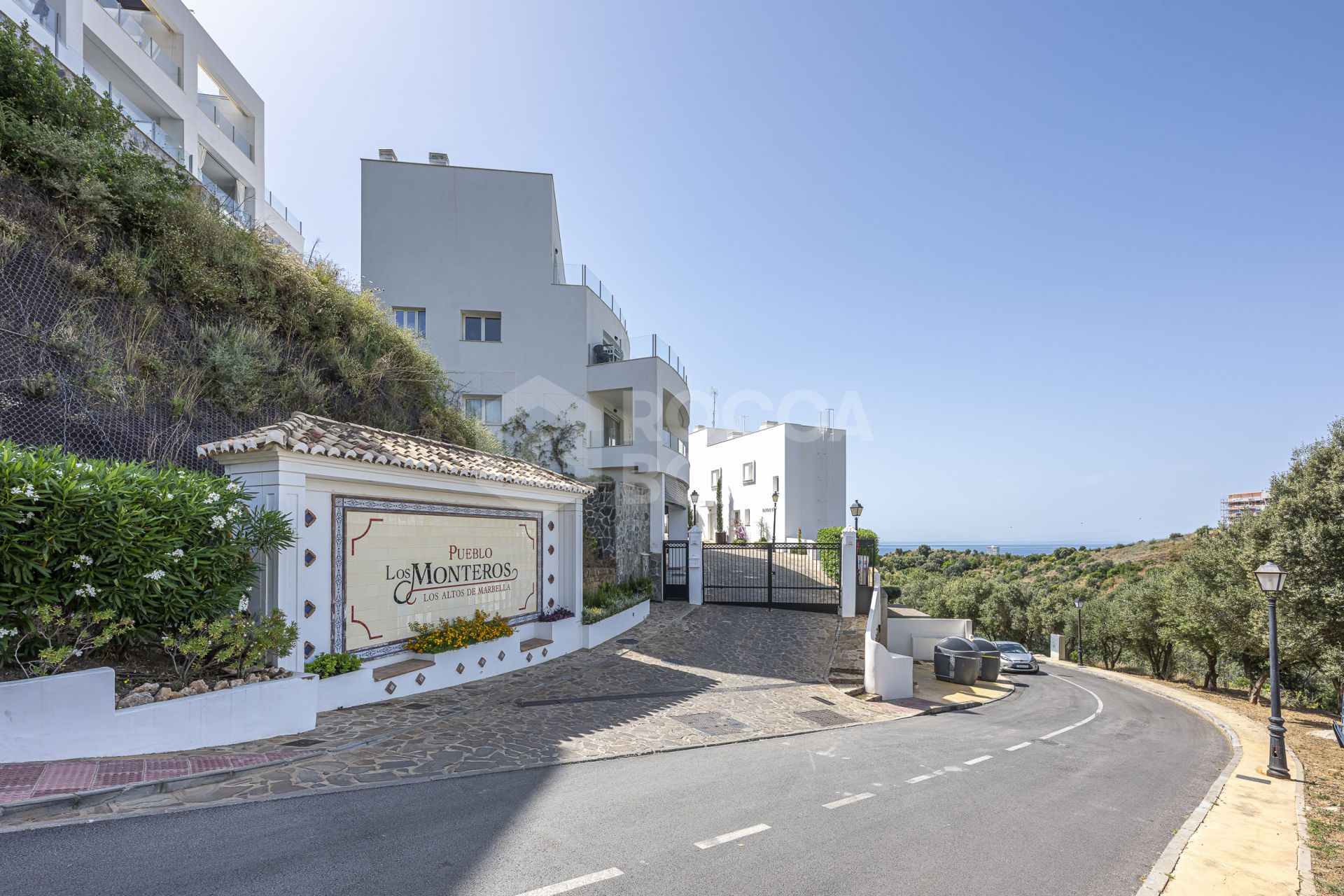 Mediterranean style south-facing triplex located in a gated community in Altos de Los Monteros, East Marbella