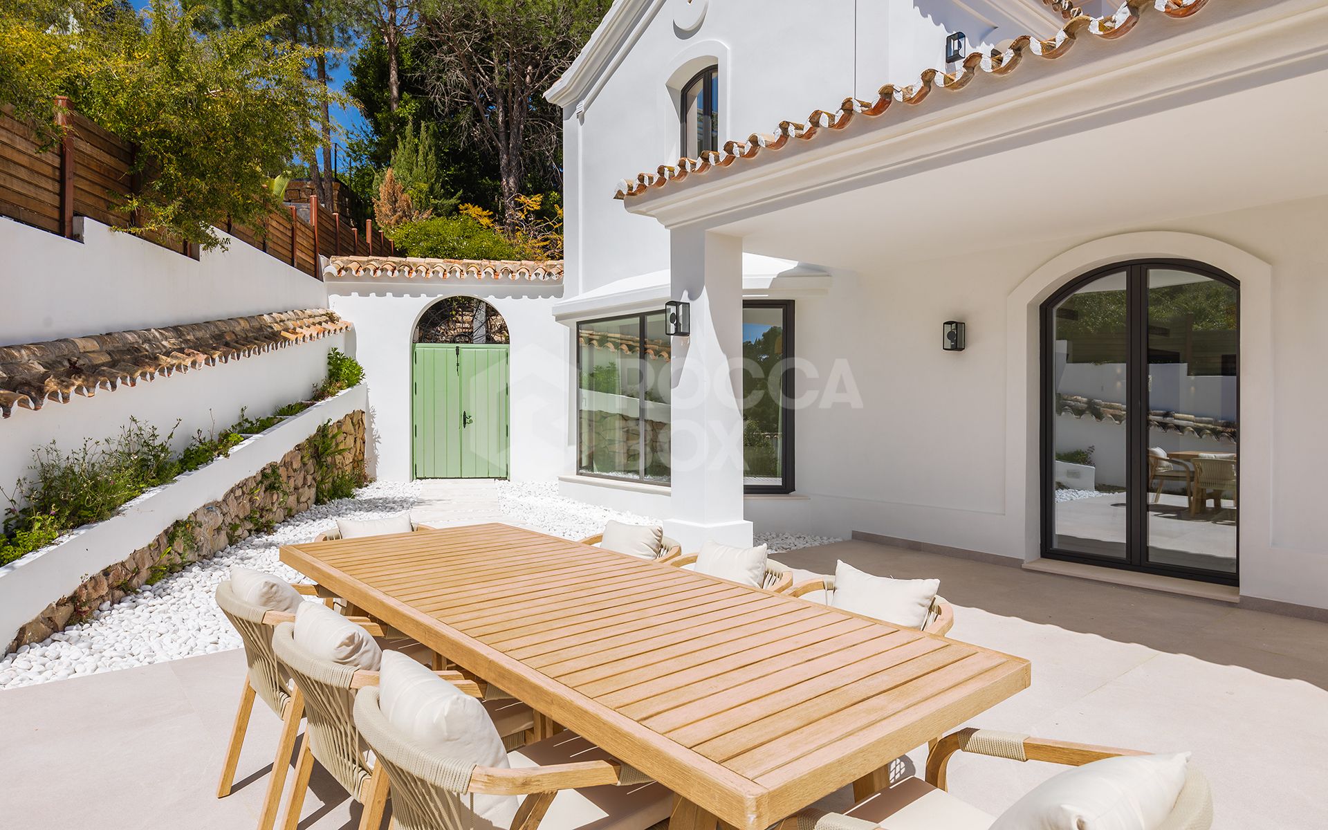 Elegantly renovated luxury villa in the residential gated estate of El Madroñal, Benahavís