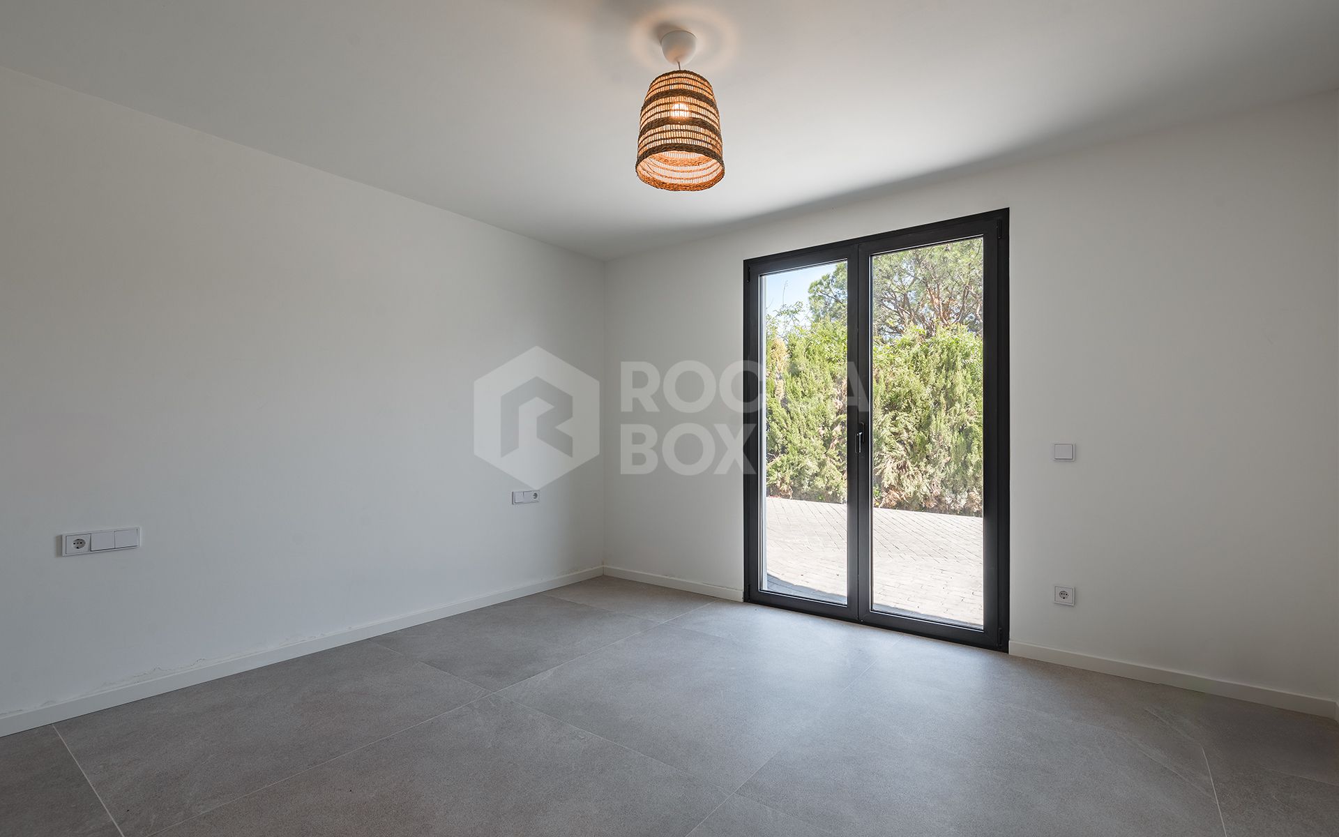 Elegantly renovated luxury villa in the residential gated estate of El Madroñal, Benahavís