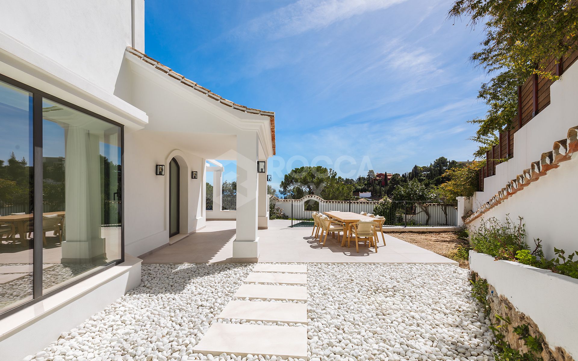 Elegantly renovated luxury villa in the residential gated estate of El Madroñal, Benahavís
