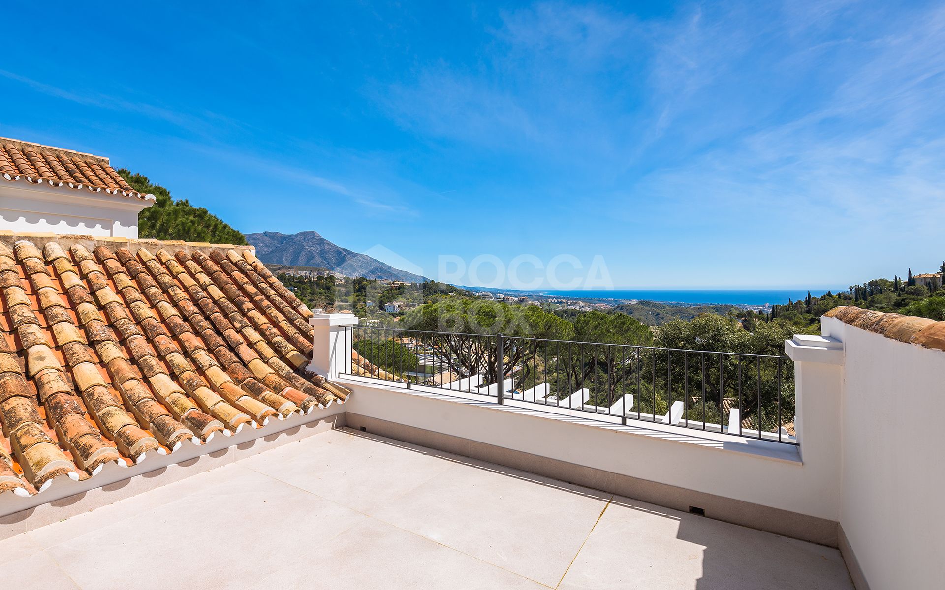 Elegantly renovated luxury villa in the residential gated estate of El Madroñal, Benahavís